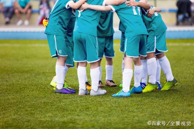 戴隆·夏普短时间内犯规三次 被迫下场休息